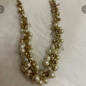 Elegant Gold and Pearl Necklace